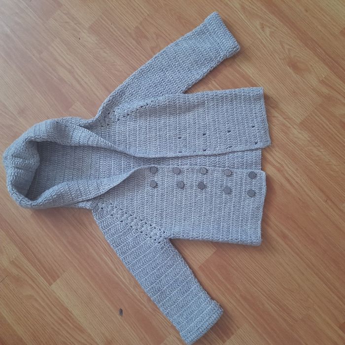 Тепла кофта на осінь-весна