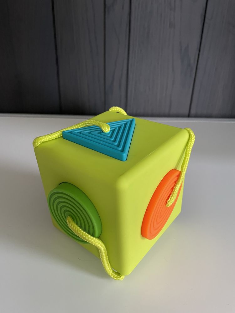 Fat Brain Toys Oombee Cube, sorter, kostka