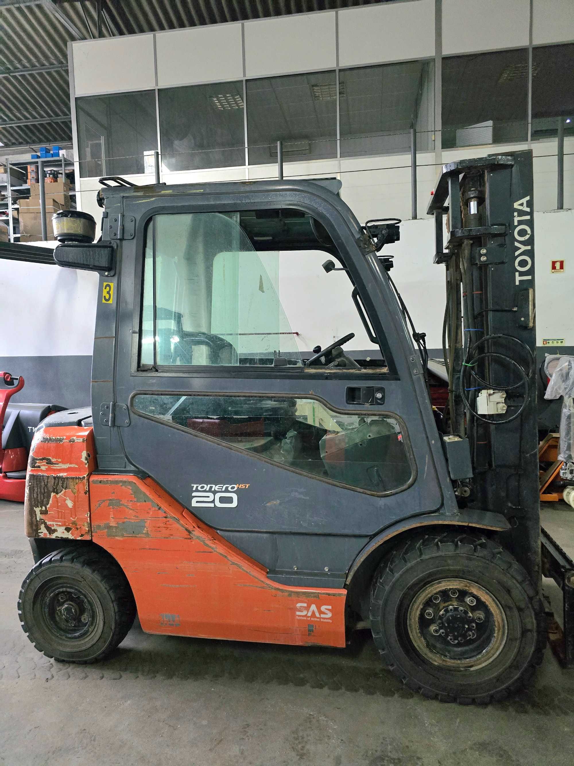 Empilhador toyota Diesel 2.000kgs Ano 2017