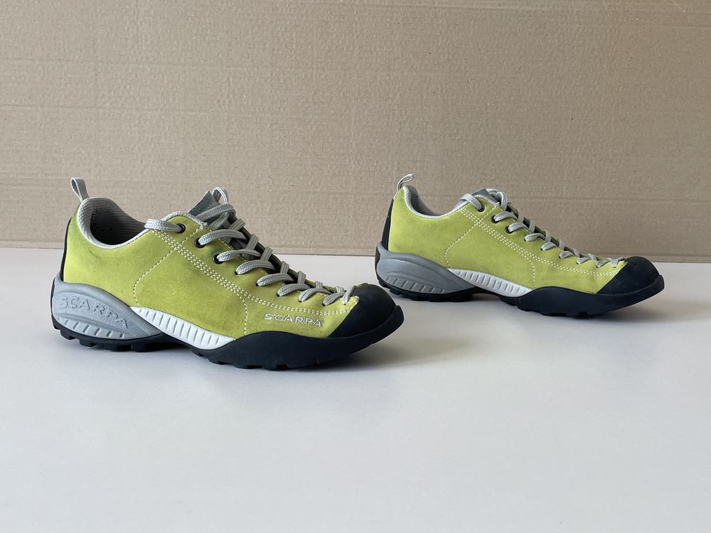 Scarpa яскраві трекінгові кросівки р. 39.5