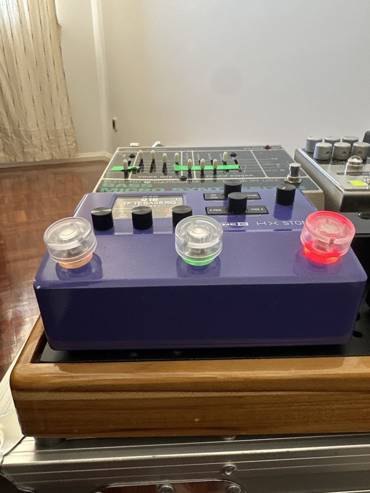 Hx stomp line6, purple edition, com fonte.