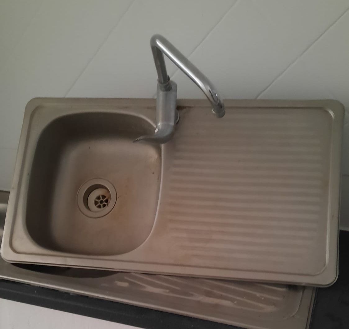 Lava-Louça em inox com torneira