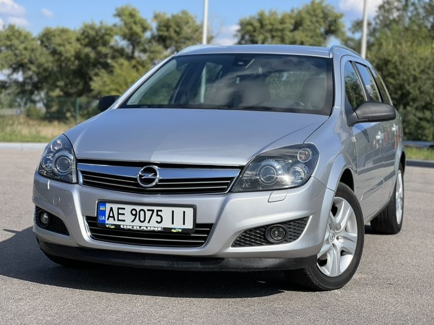 Продам Opel Astra 1.6i automat 2008