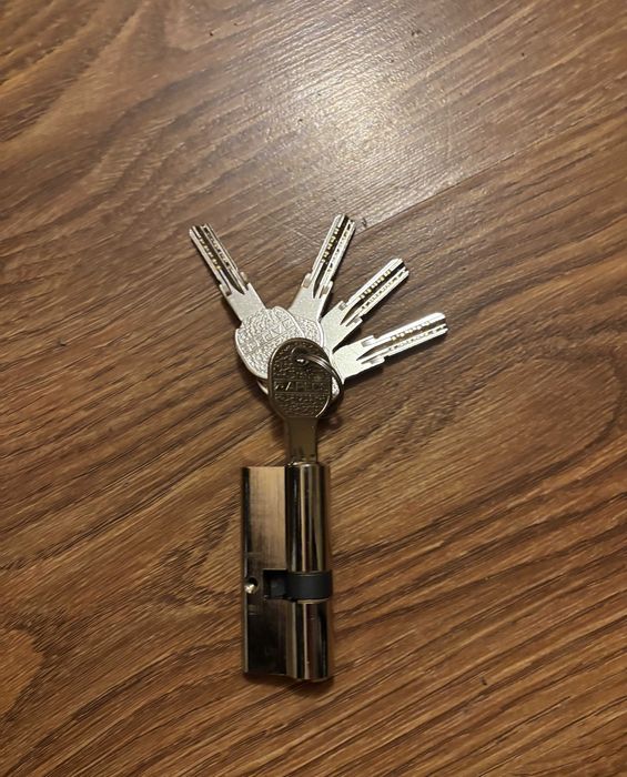 Замок основний циліндровий