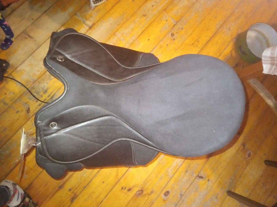 Продам новое седло для лошади