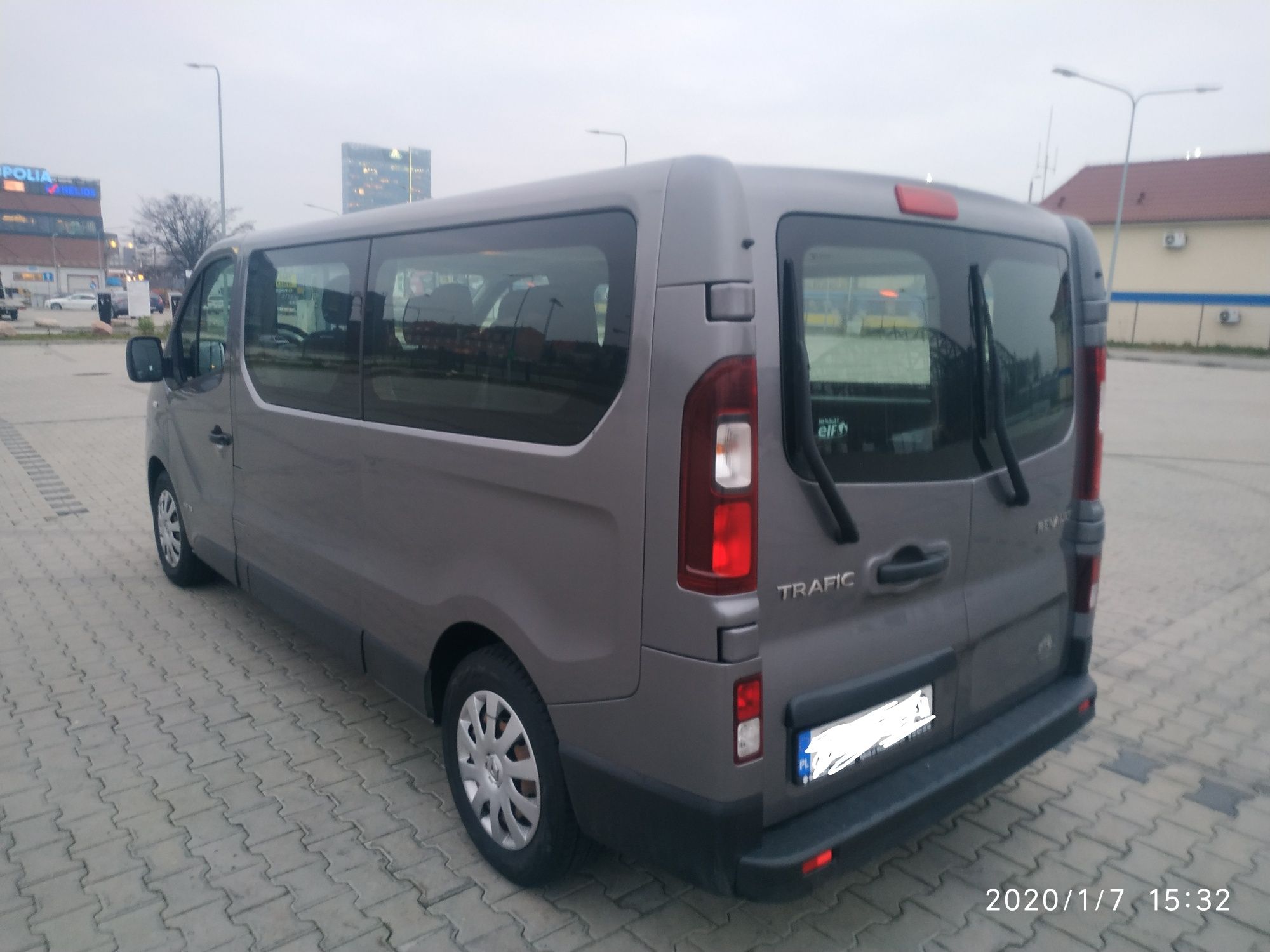 Wynajem bus 9 osobowy LONG Renault Trafic Wypożyczenie