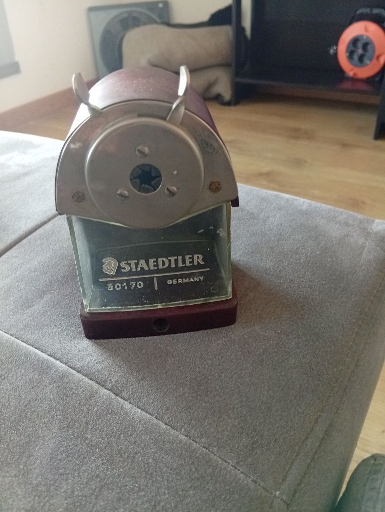 Apontador de lápis da renomada marca alemã Staedler, modelo 50170, fab