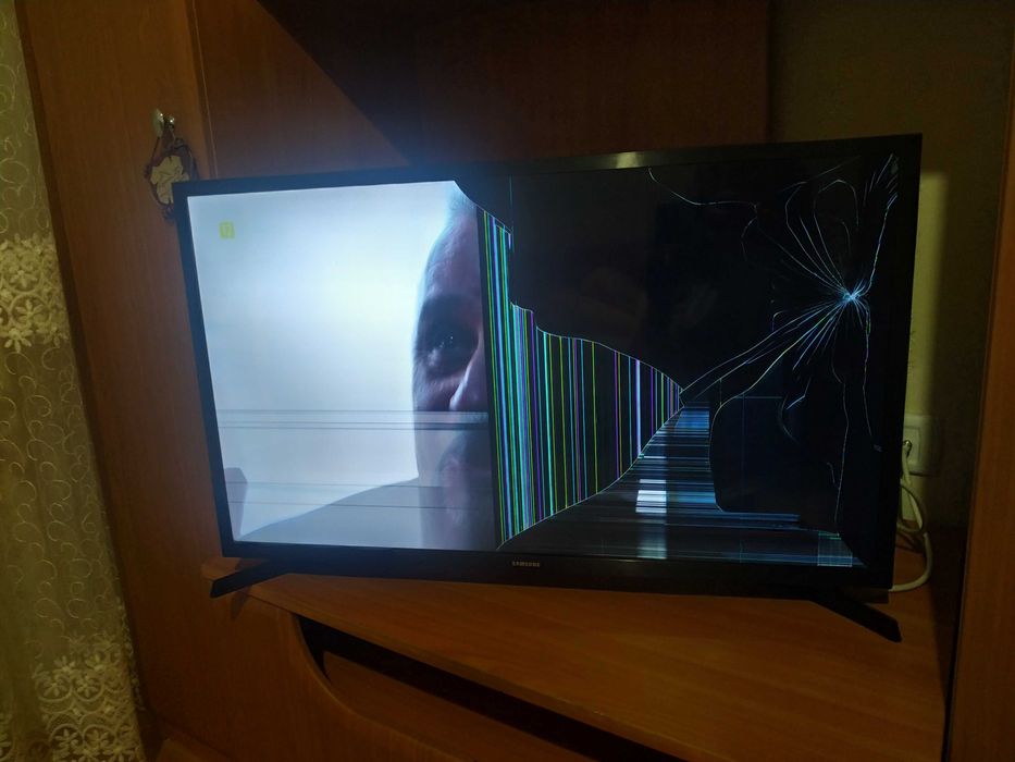 Телевізор на запчастини Samsung 32 дюйми
