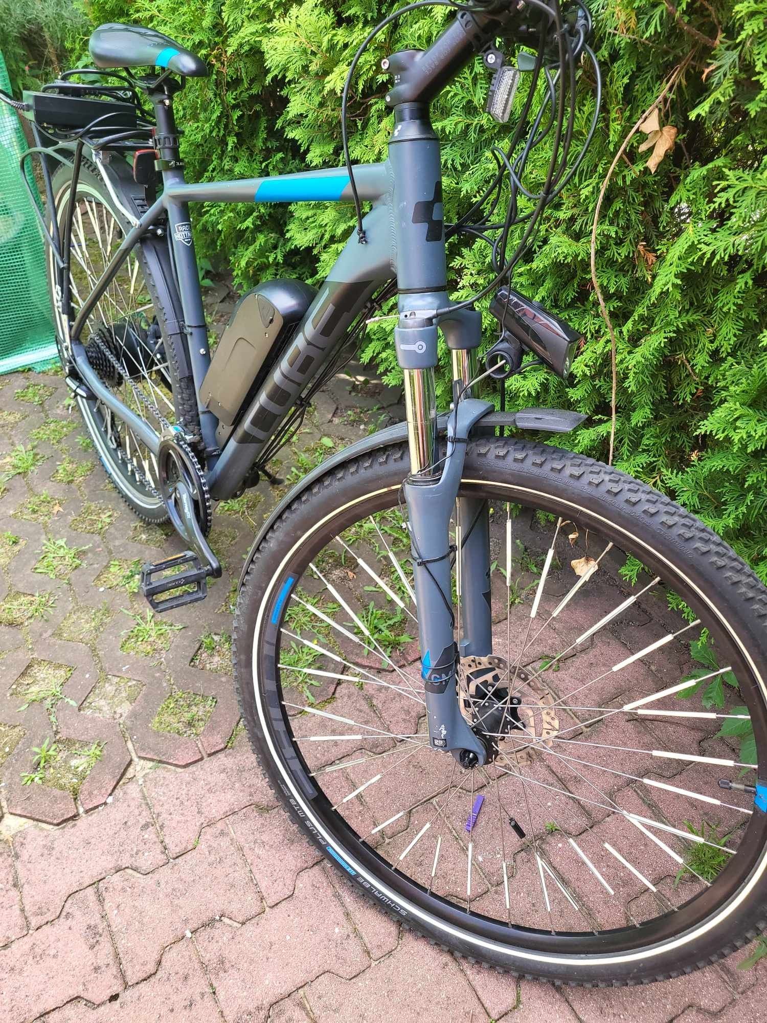 Rower elektryczny Cube koła 29