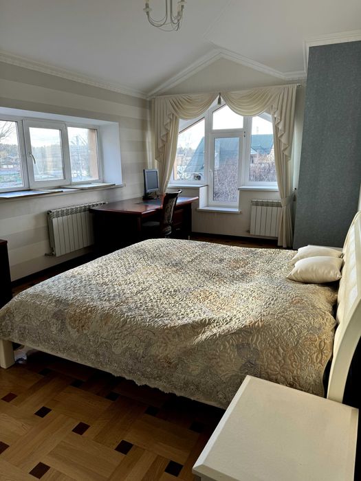 Пропонується в оренду будинок з виходом на воду