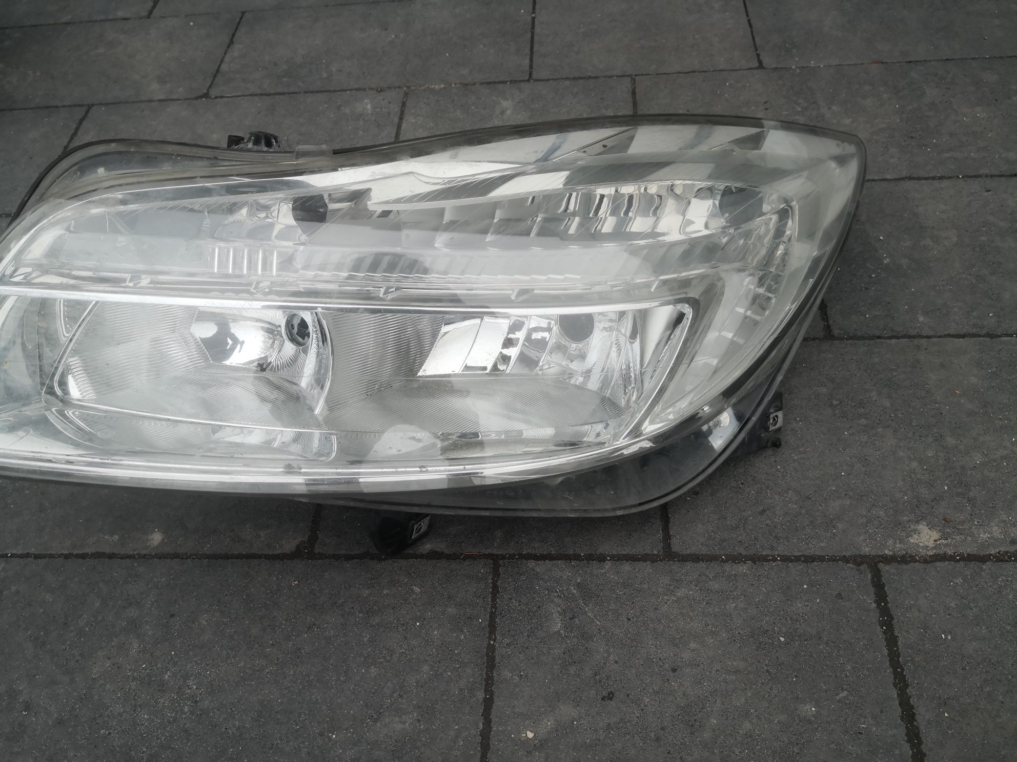 Reflektor lewy Opel Insignia lampa lewa Europa