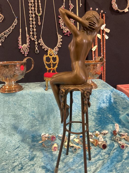 Bronze escultura em banco 29 cm  / outros anúncios em baixo