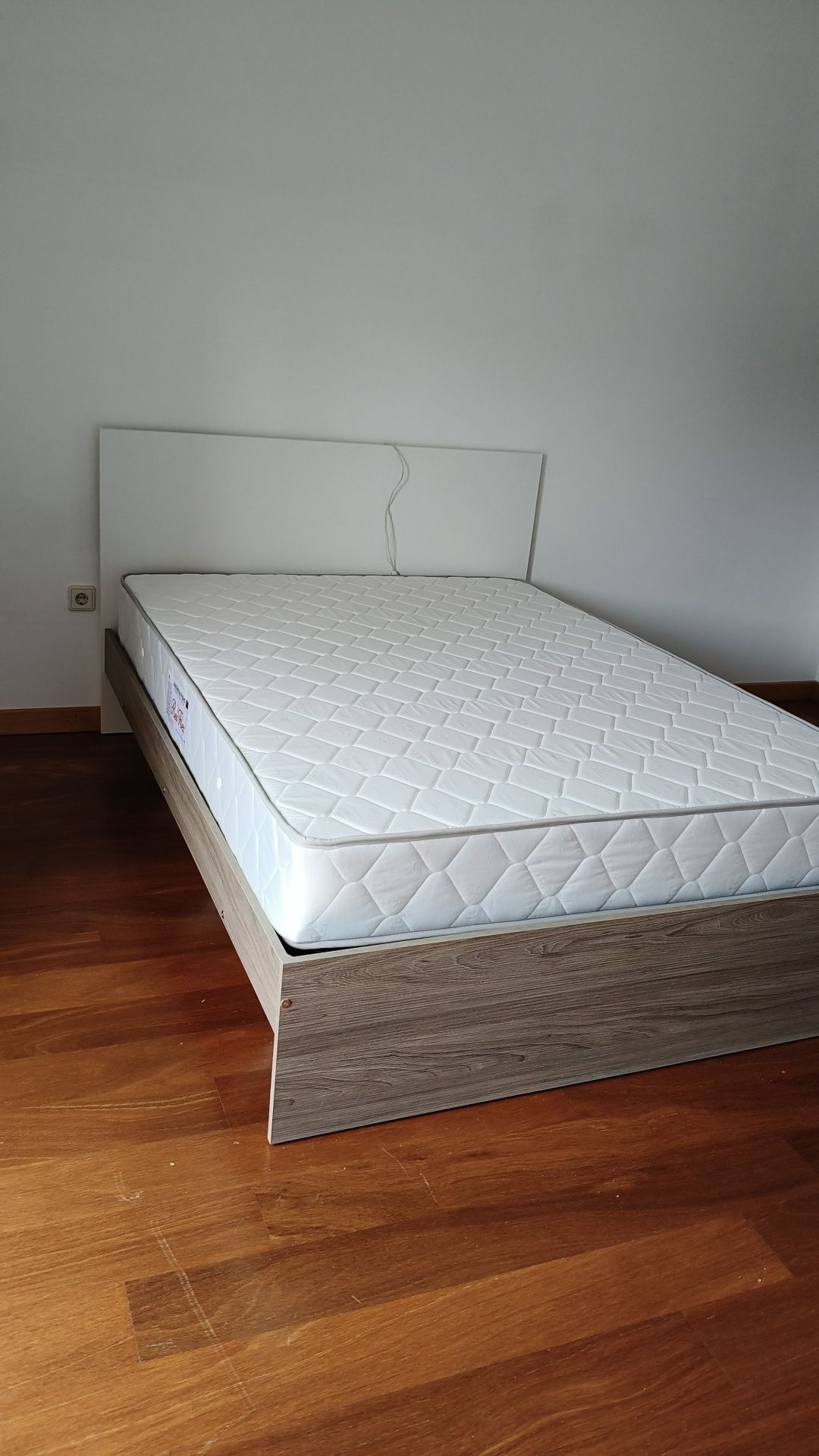 Cama de casal nova