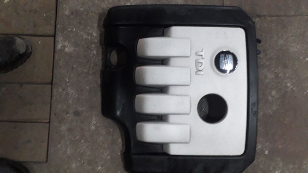 Sprzedam pokrywę silnika Seat