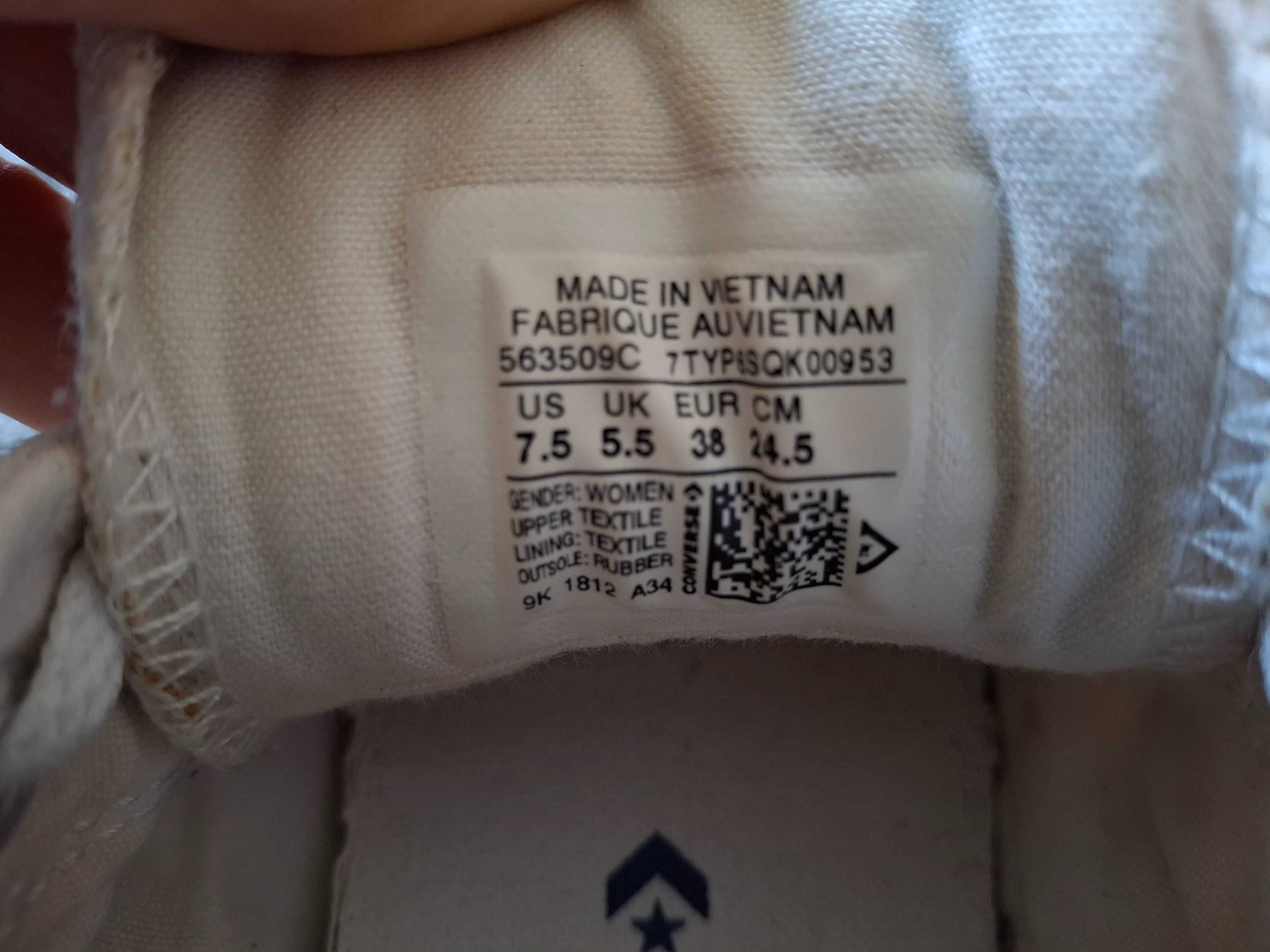 Białe trampki converse