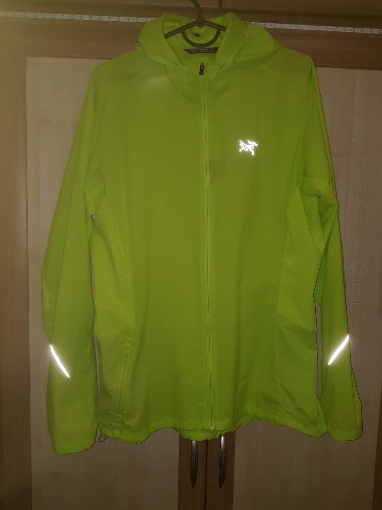 Вітрівка Arc'teryx жіноча ''L''