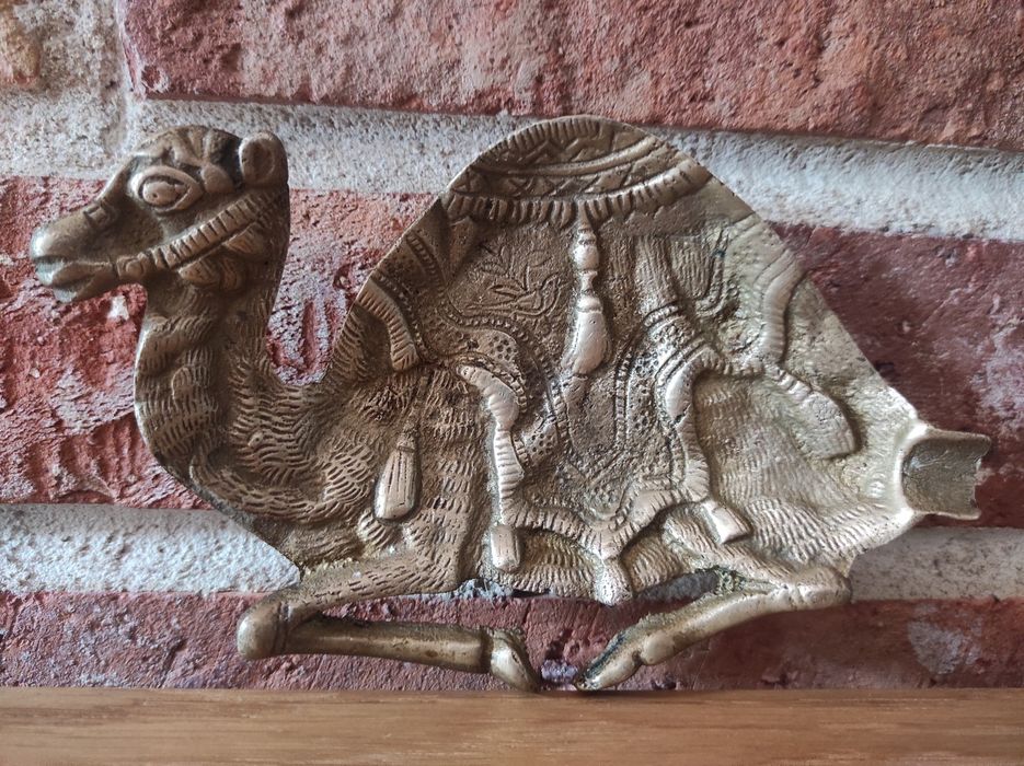 popielniczka mosiężna wielbłąd