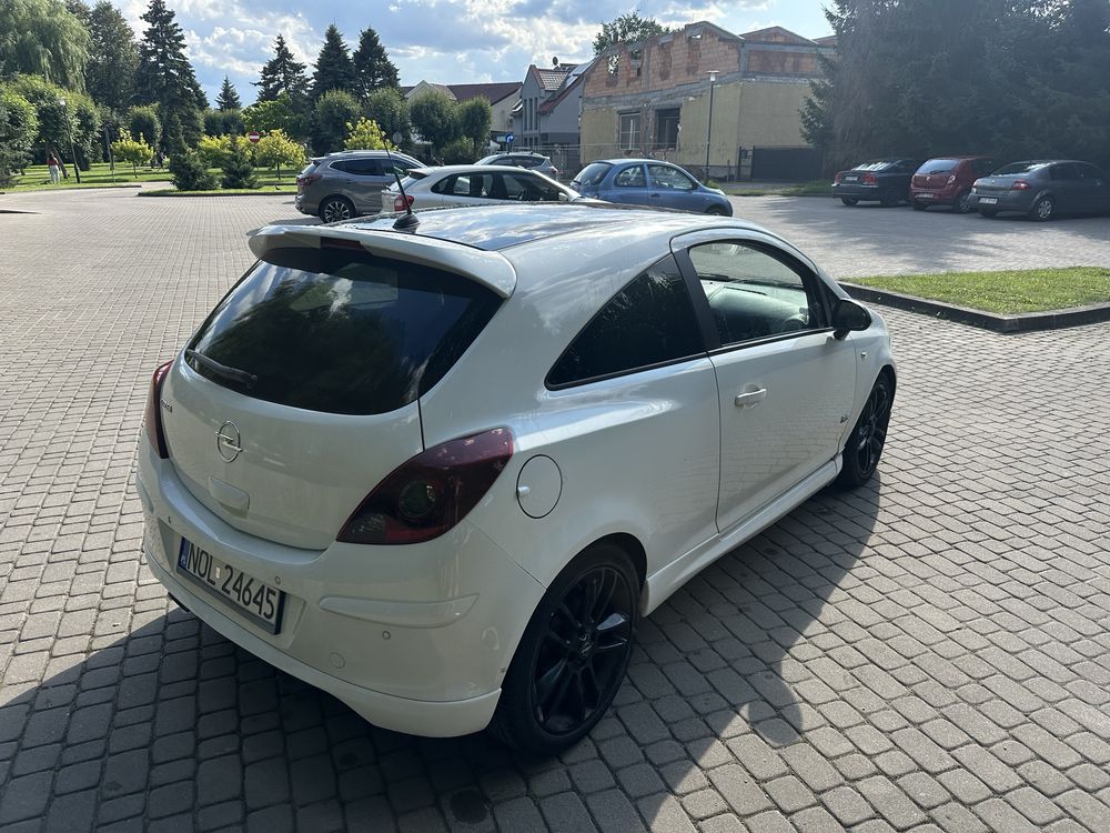 Opel Corsa D/ Pakiet OPC / 1.4 b / 2010r/Bogate Wyposażenie/ 2 Kpl.Kół