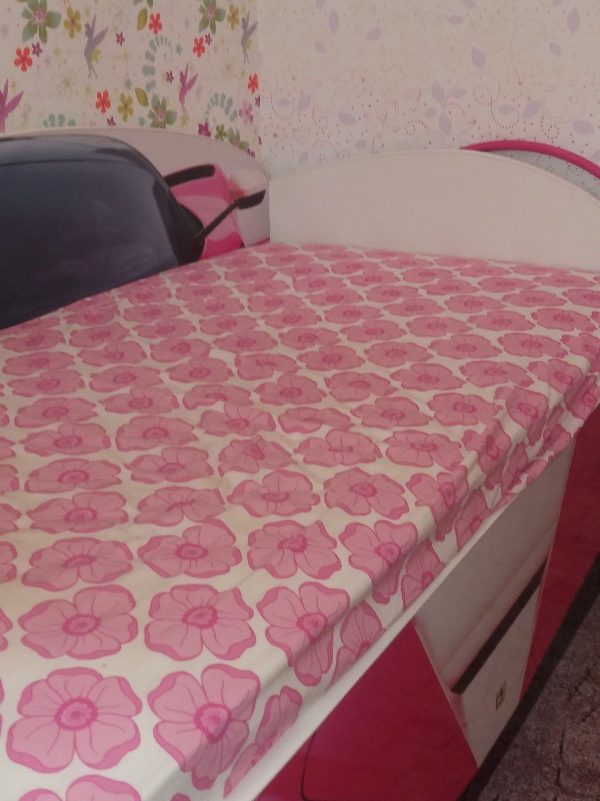 Кровать машинка розовая для девочки