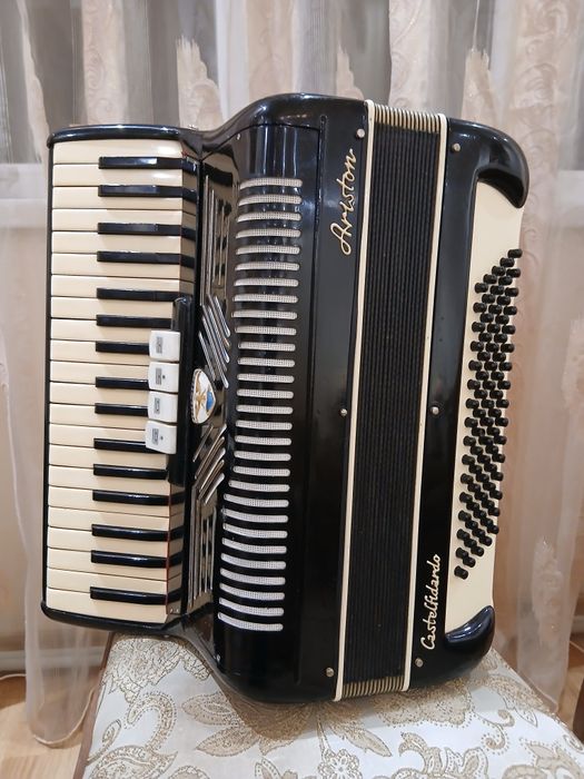 Акордеон/Аккордеон/Італійський 3/4 80 басів