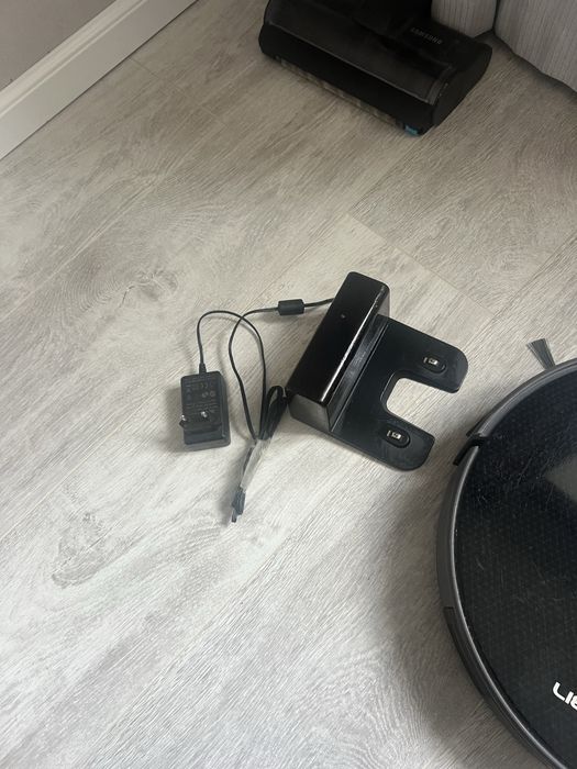 Робот пылосос , є функція вологе прибирання