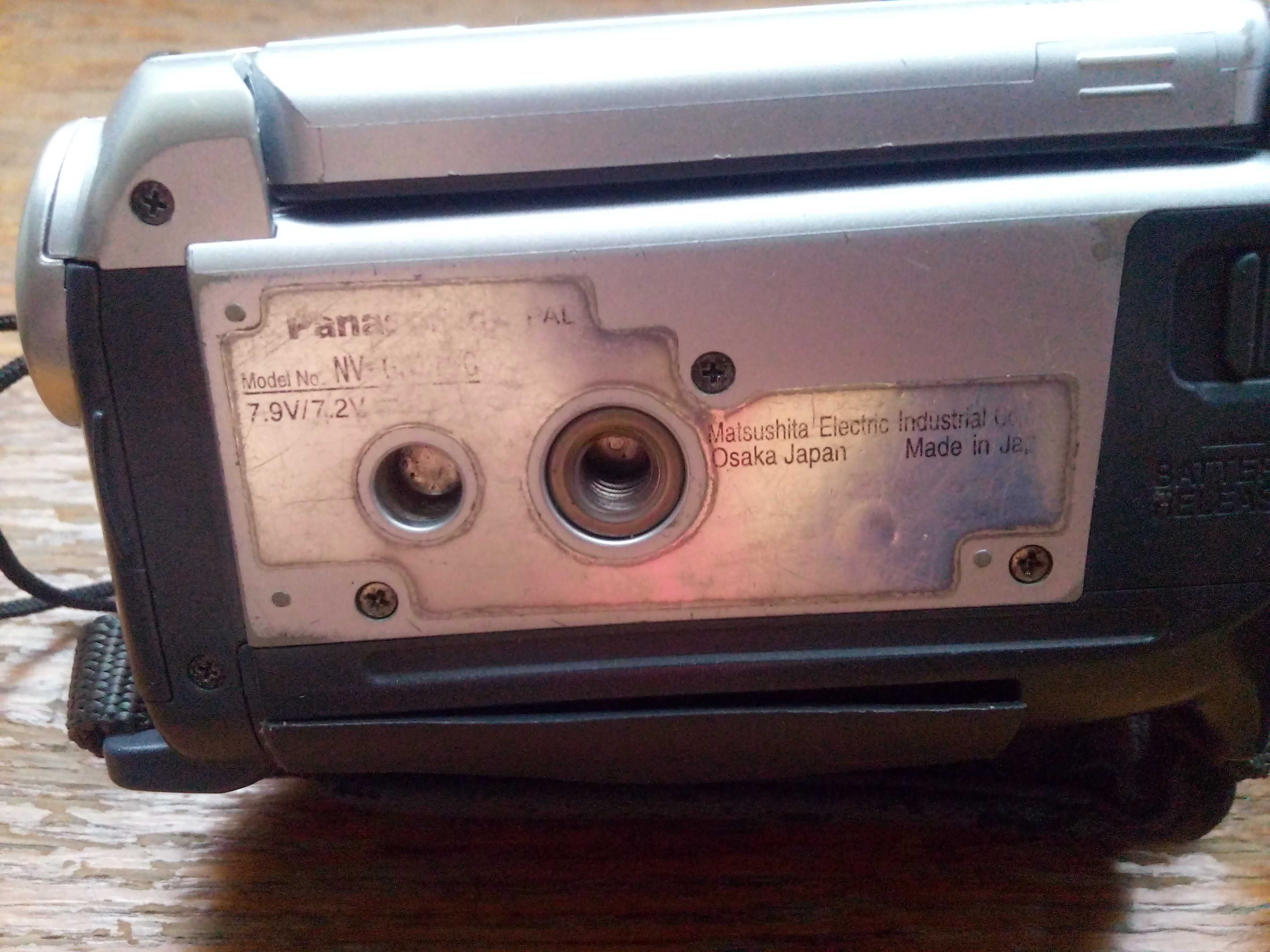 Цифрова касетна відеокамера Panasonic NV-GS11GC.
