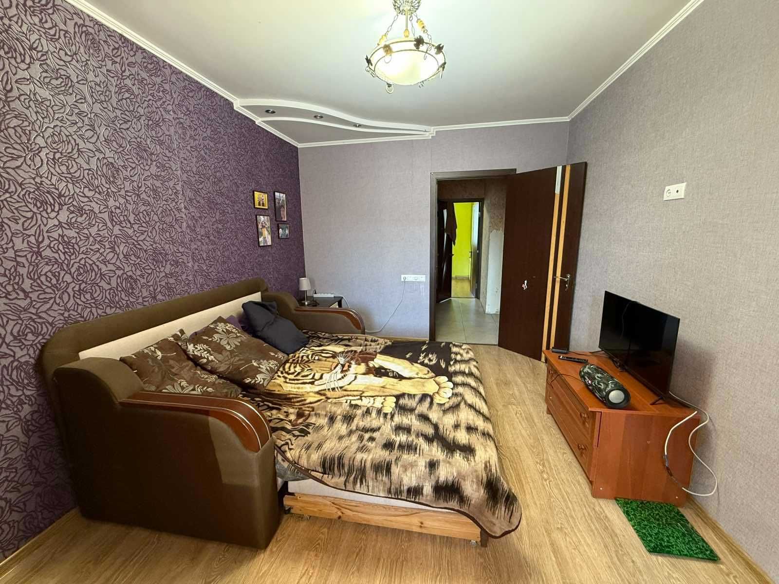 СРОЧНО__3-к кв. с ремонтом в тихом спальном р-не__7/9+кладовка в цене