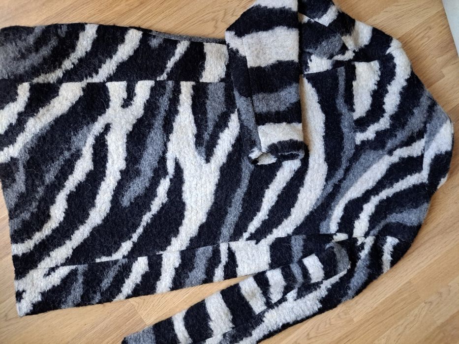 Продам стьобану подовжену куртку Reserved