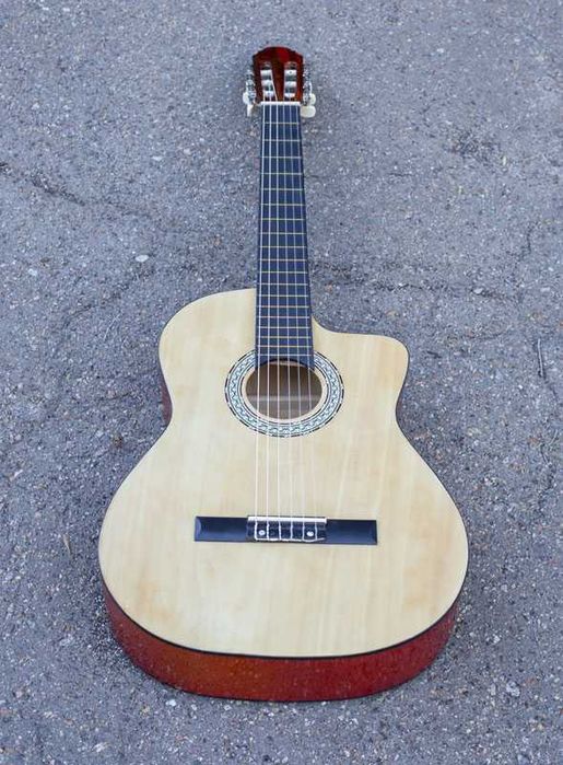 Гітара класична ALMIRA CG-1702С з вирізом на корпусі  (комплект)