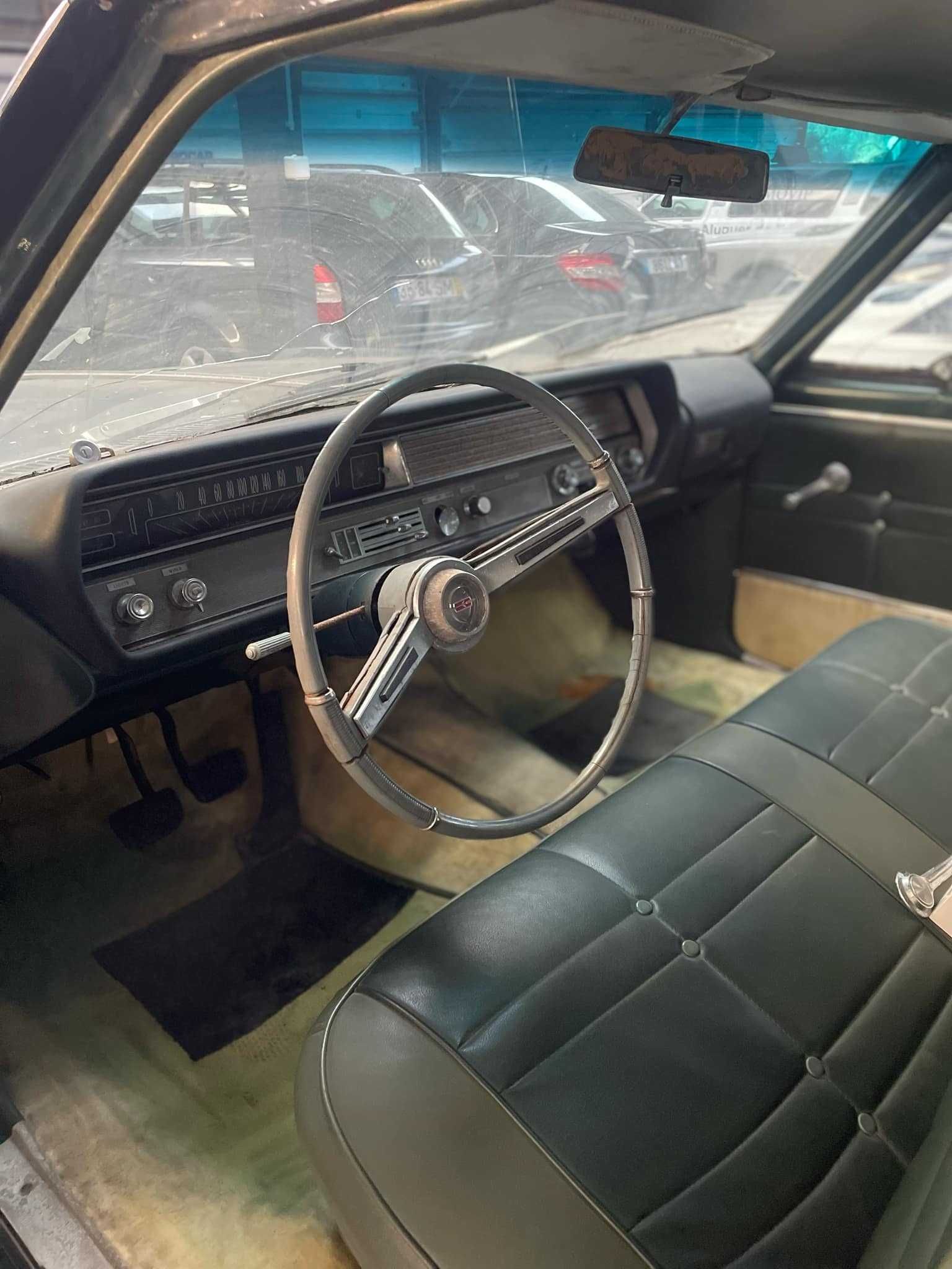OLDSMOBILE F85 DE LUXE FOUR-DOOR SEDAN 5.5 V8
