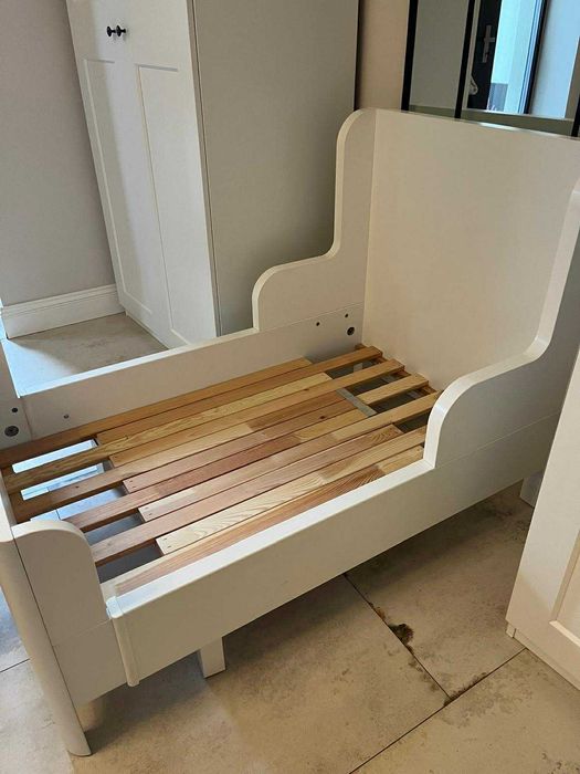 Łóżeczko , matetac , łóżko rozsuwane Ikea model Busunge