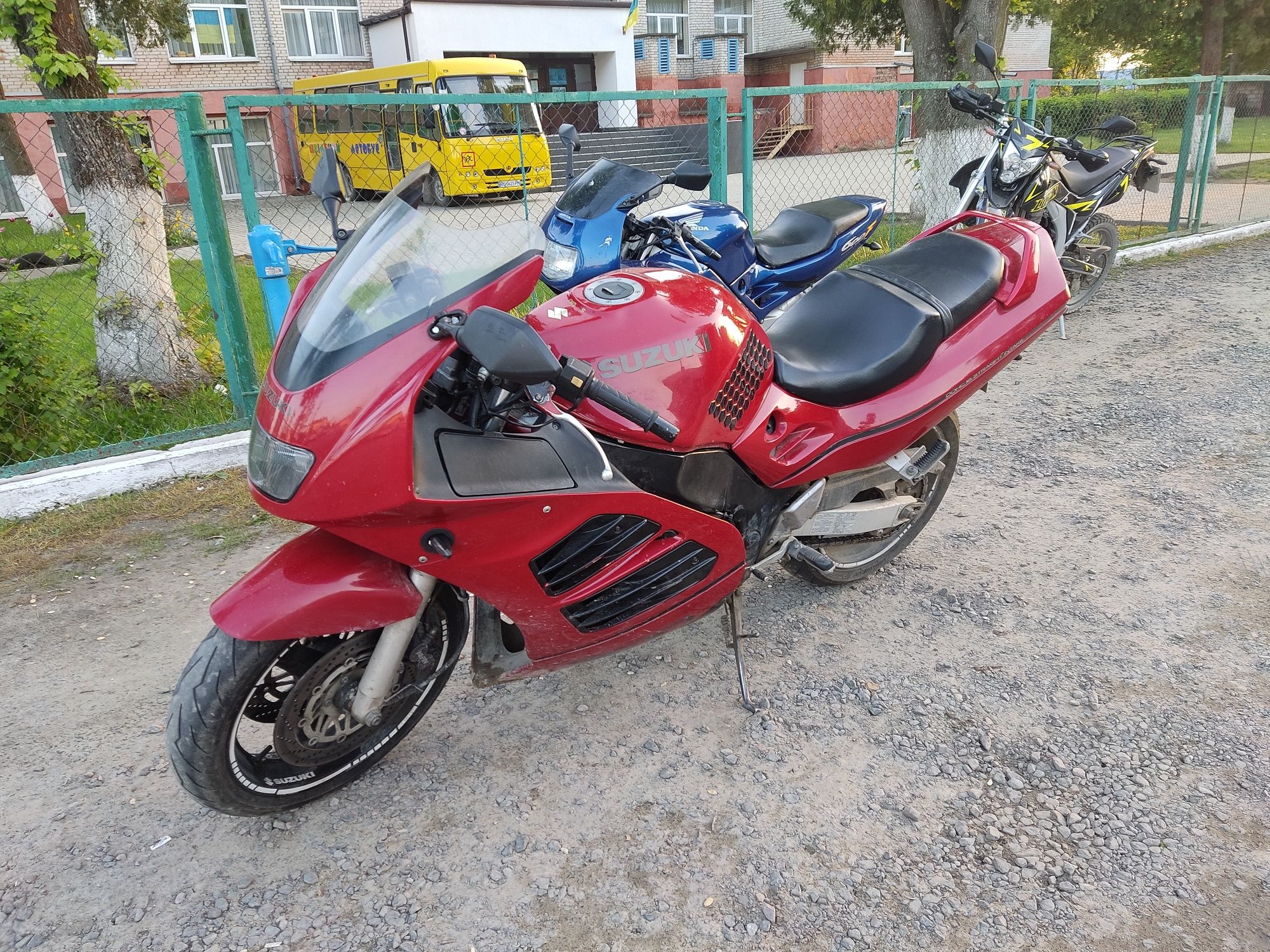 Suzuki rf 900( Suzuki rf 600) запчастини радіатор ,блок управління