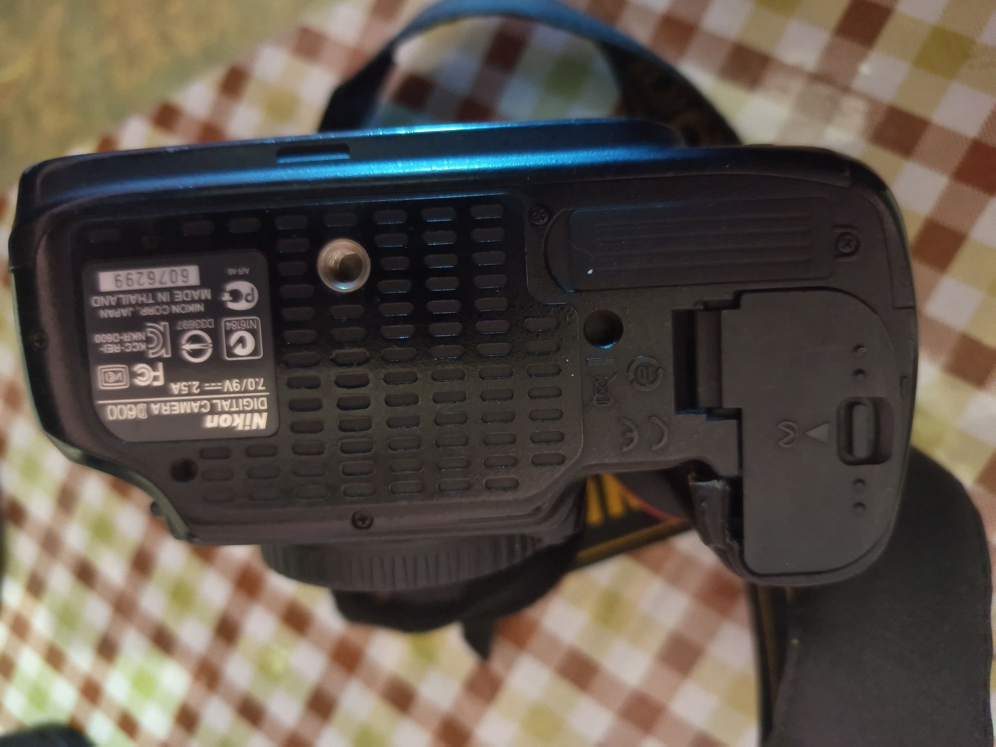 В продажі Nikon D 600