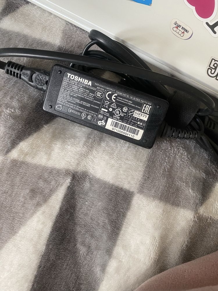 Laptop Toshiba i3, 8gb ram, SSD