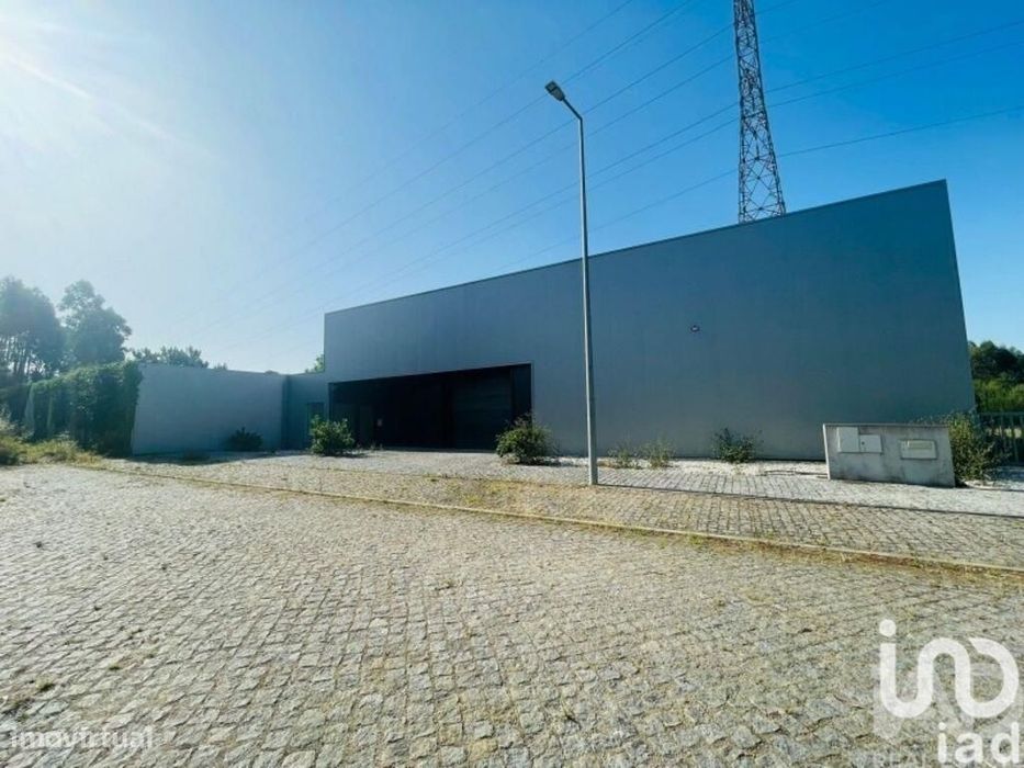 Loja / Estabelecimento Comercial em Mujães de 361,00 m2