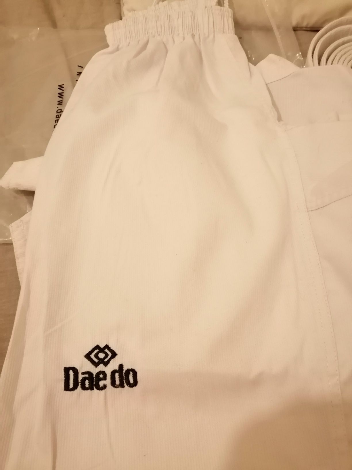 Equipamento completo de taekwondo (usado poucas vezes)