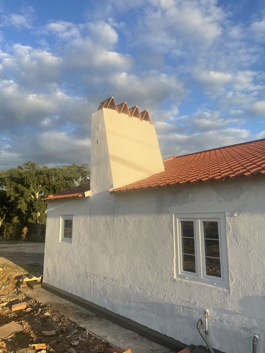 Vendo pequena quintinha parcialmemte remodelada