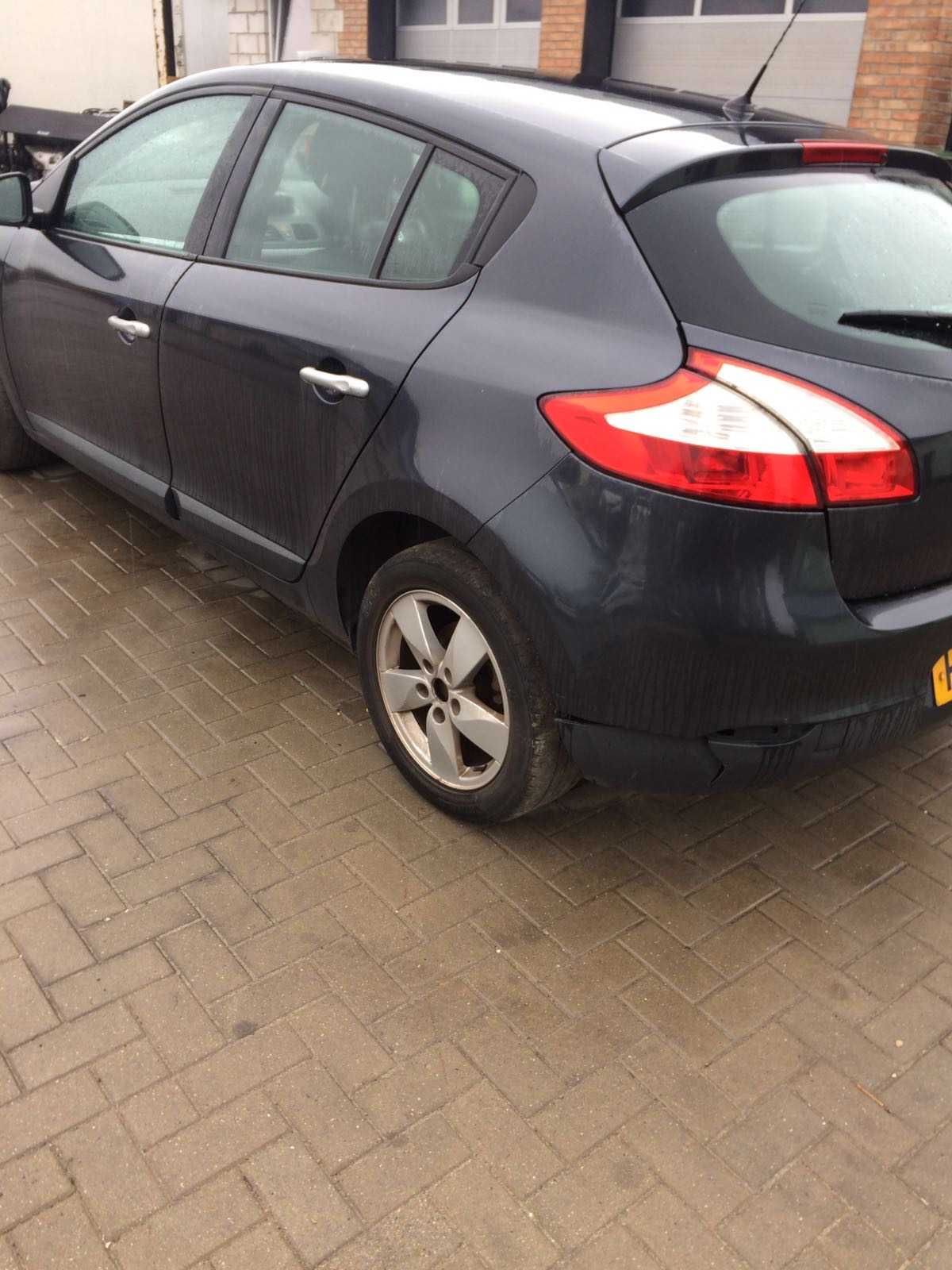 Кузов,кузовние запчасти для Renaulte Megane III