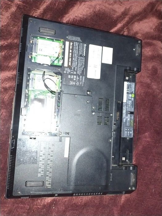 Продам ноутбук леново на запчастини