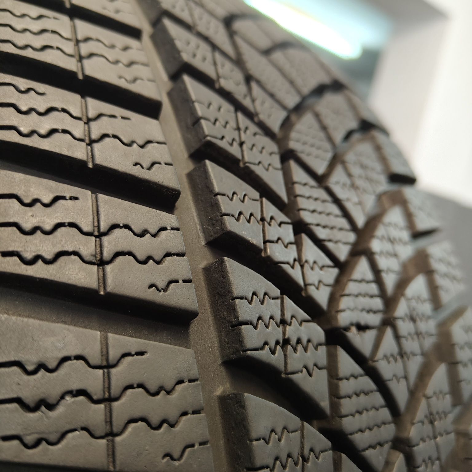 205/45/18 XL Sprzedam parę opon Goodyear