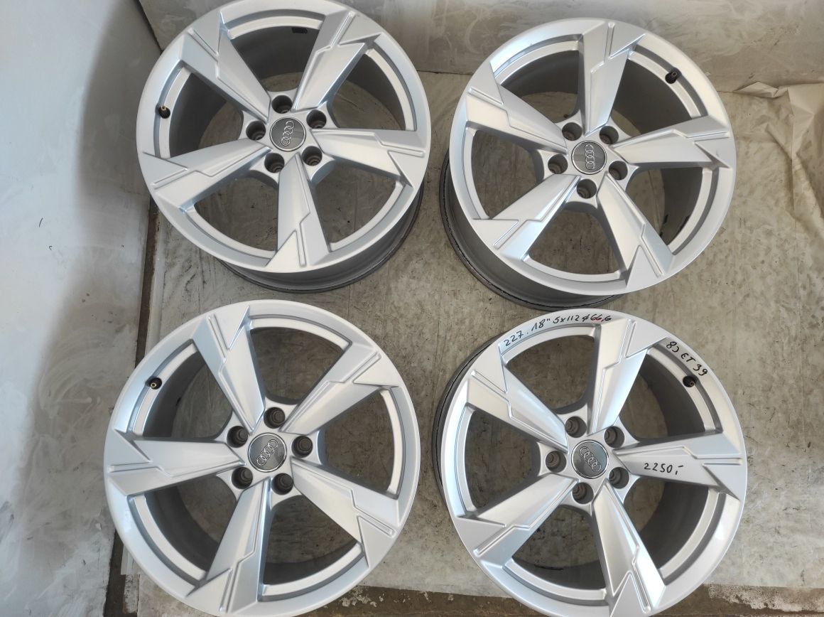 227 Felgi aluminiowe ORYGINAŁ AUDI R 18 5x112 otwór 66,6 Bardzo Ładne