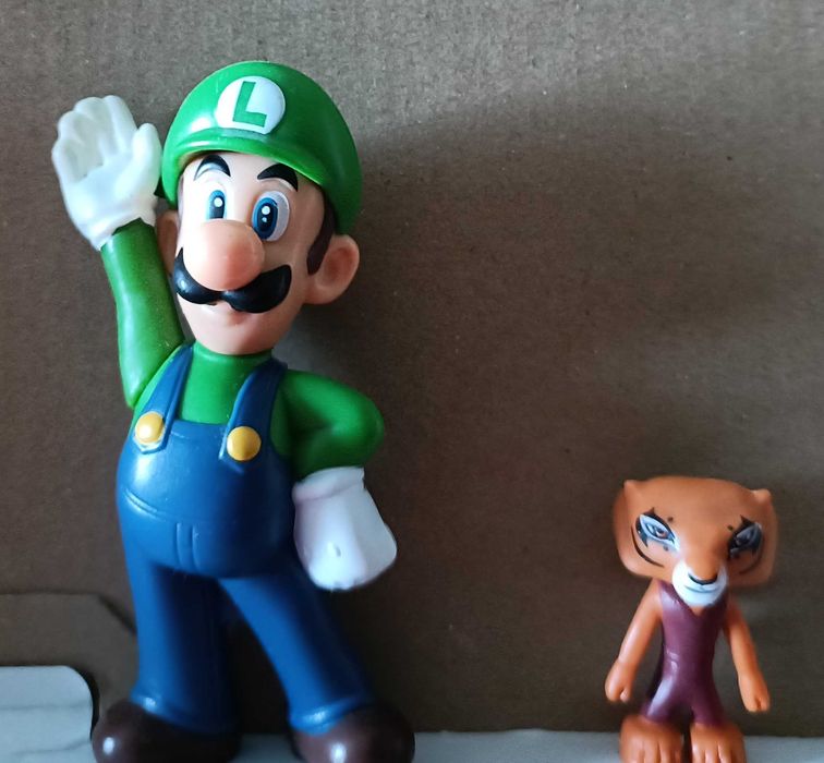 Vários bonecos conhecidos