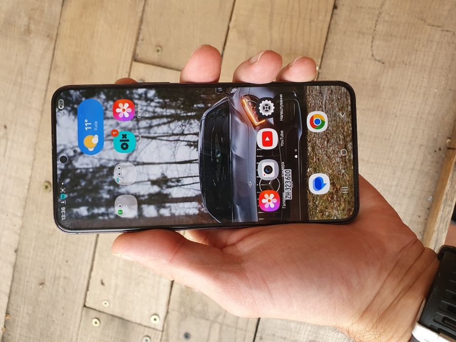 Продам Samsung S22 8/128GB (+3D скло)