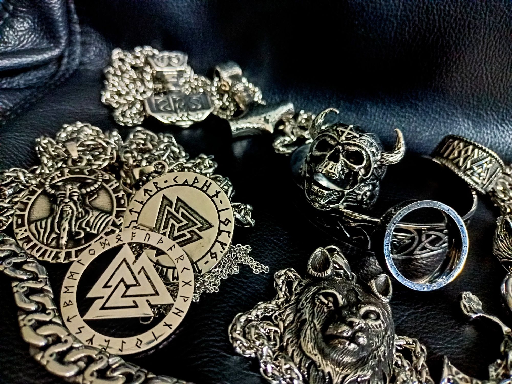 Valknut runy nordycka zawieszka wisiorek wikinga łańcuszek młot Thora