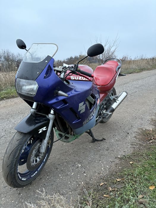 Мотоцыкл Сузуки 600 на ходу