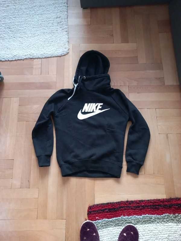 Bluza Nike z fajną stójką i kapturem