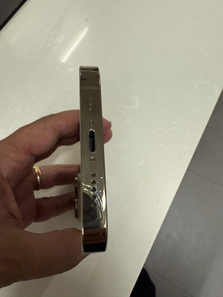 iPhone 14 Pro Gold - 128 GB - irrepreensivel