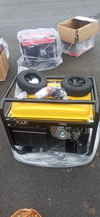 Генератор бензиновий Aksa AAP8000e3 220/380 в наявності