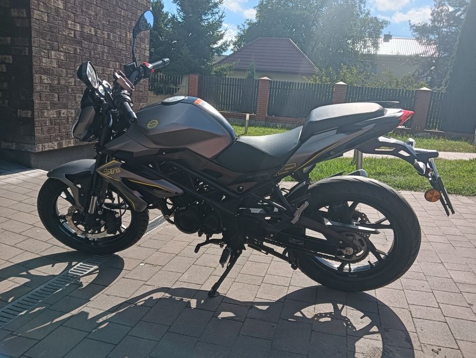 Motocykl Benelli BN 125