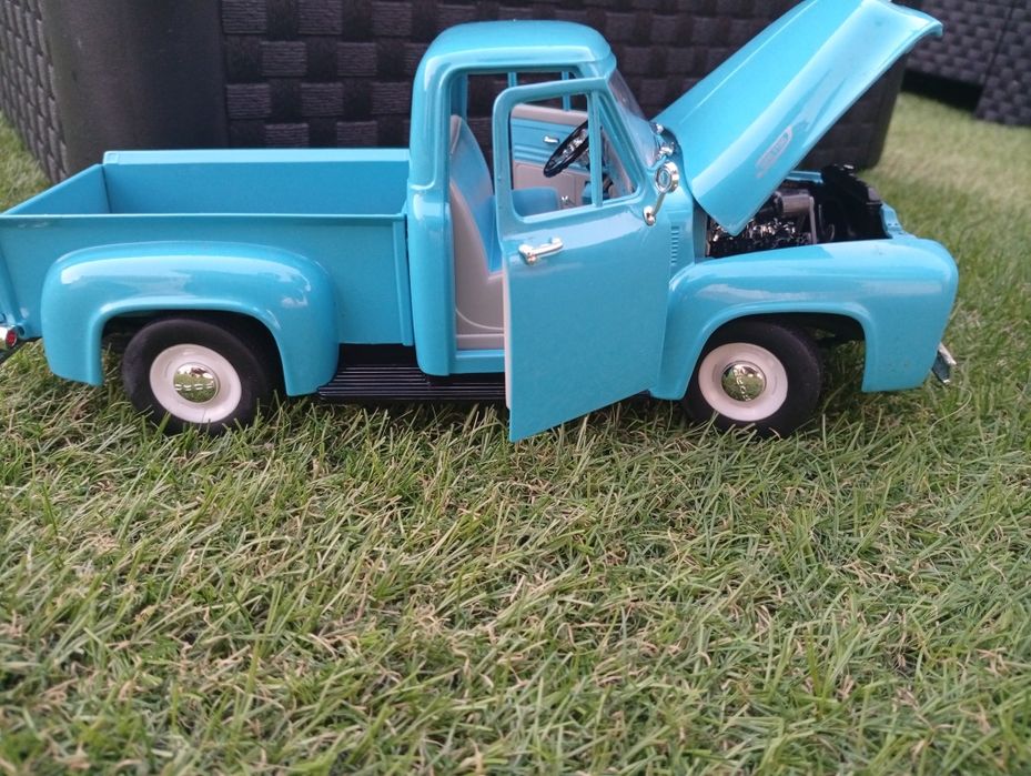 1/18 Ford f-100 Pickup